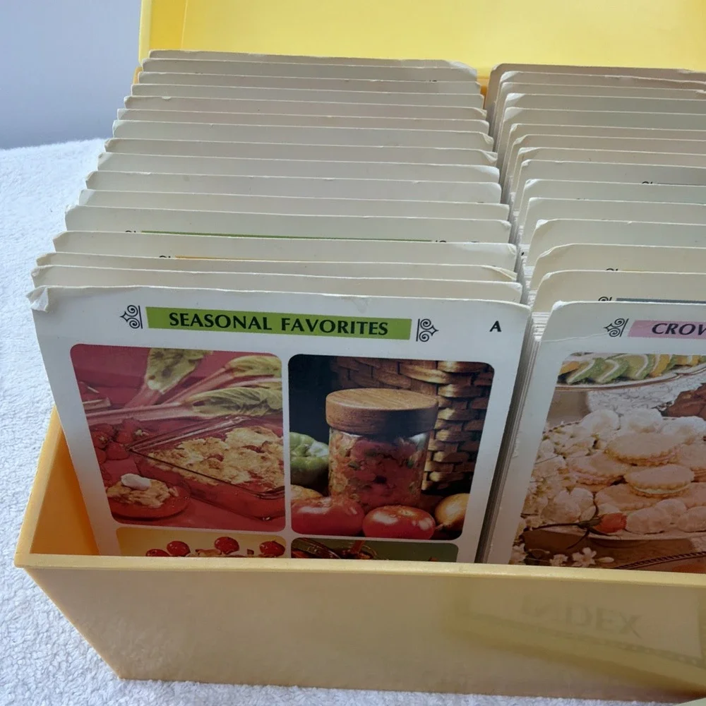 VTG Betty Crocker Recipe Card Library Yellow Container Box Lid 1971 Complete